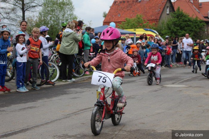 rodzinne-sciganie-na-rowerach-foto-68760