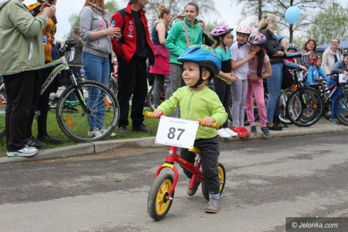 rodzinne-sciganie-na-rowerach-foto-68760