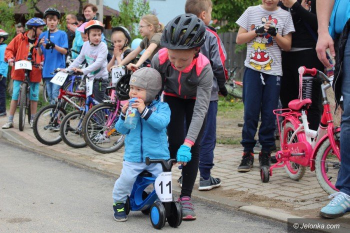 rodzinne-sciganie-na-rowerach-foto-68760