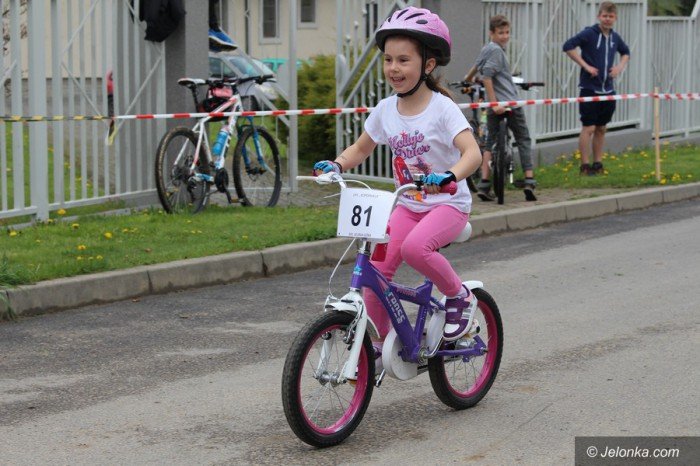 rodzinne-sciganie-na-rowerach-foto-68760