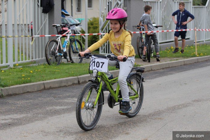 rodzinne-sciganie-na-rowerach-foto-68760