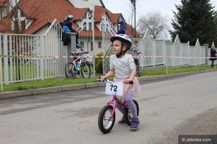 rodzinne-sciganie-na-rowerach-foto-68760