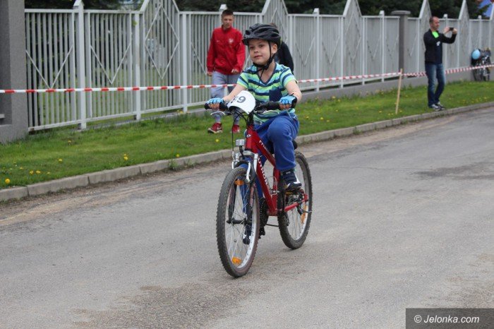 rodzinne-sciganie-na-rowerach-foto-68760