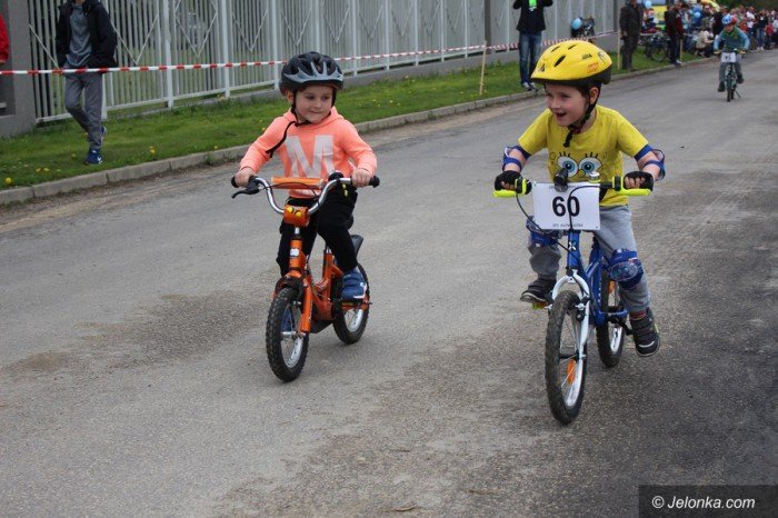 rodzinne-sciganie-na-rowerach-foto-68760