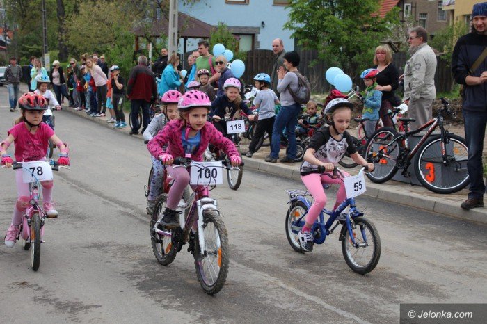 rodzinne-sciganie-na-rowerach-foto-68760