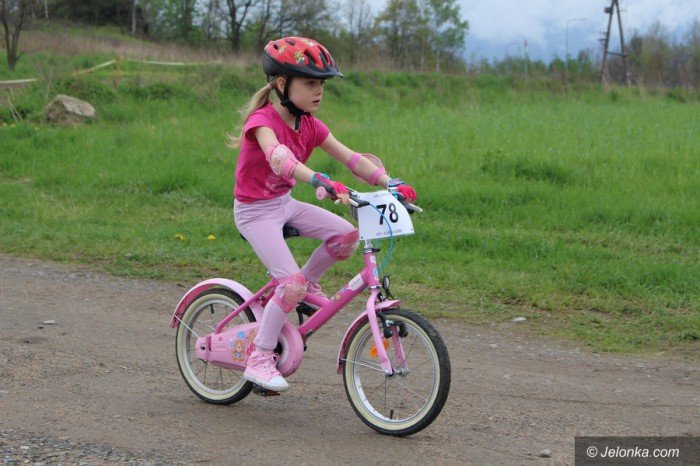 rodzinne-sciganie-na-rowerach-foto-68760