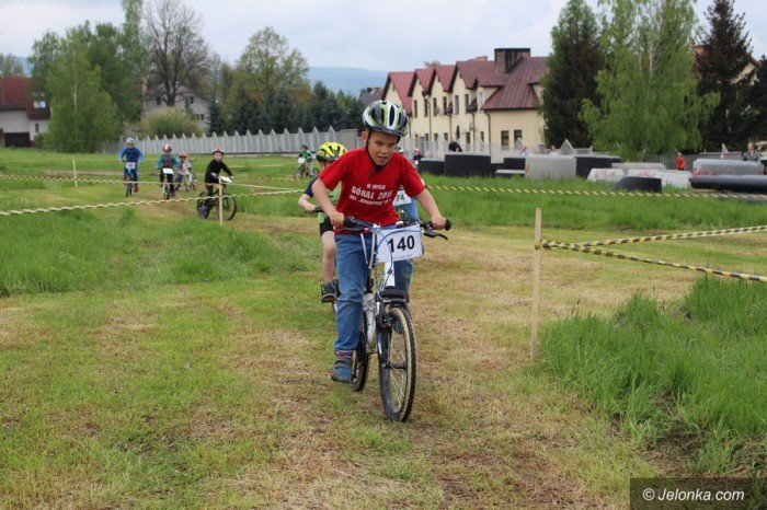 rodzinne-sciganie-na-rowerach-foto-68760
