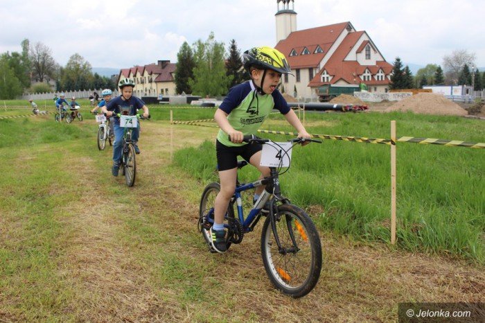 rodzinne-sciganie-na-rowerach-foto-68760