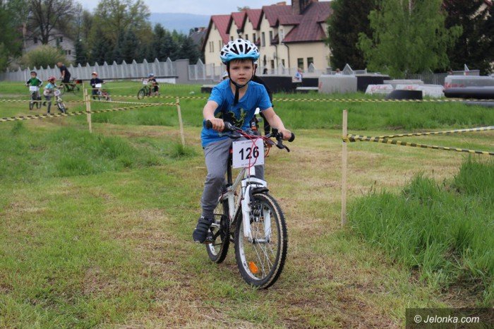 rodzinne-sciganie-na-rowerach-foto-68760