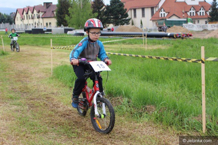 rodzinne-sciganie-na-rowerach-foto-68760