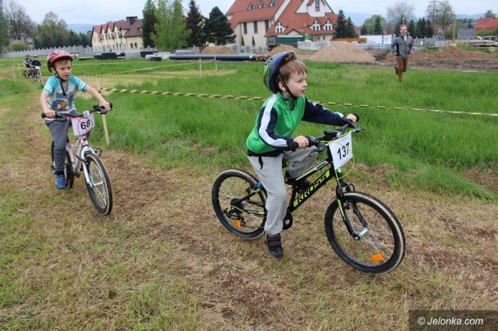 rodzinne-sciganie-na-rowerach-foto-68760