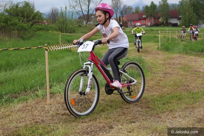 rodzinne-sciganie-na-rowerach-foto-68760