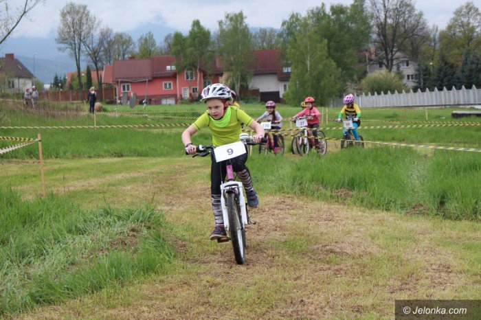 rodzinne-sciganie-na-rowerach-foto-68760