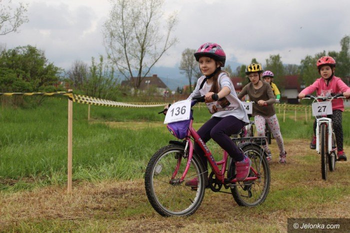 rodzinne-sciganie-na-rowerach-foto-68760