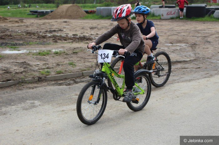 rodzinne-sciganie-na-rowerach-foto-68760