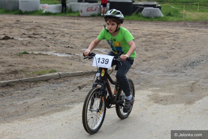 rodzinne-sciganie-na-rowerach-foto-68760