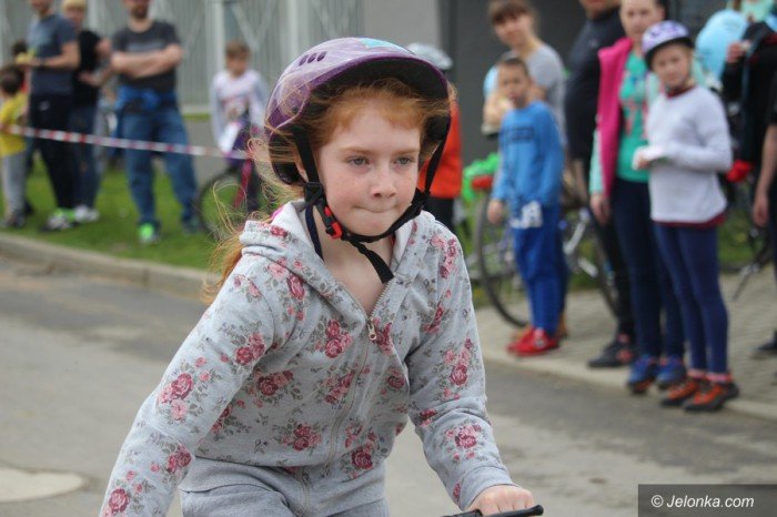 rodzinne-sciganie-na-rowerach-foto-68760