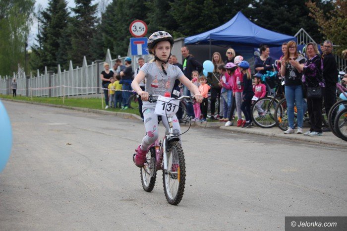 rodzinne-sciganie-na-rowerach-foto-68760