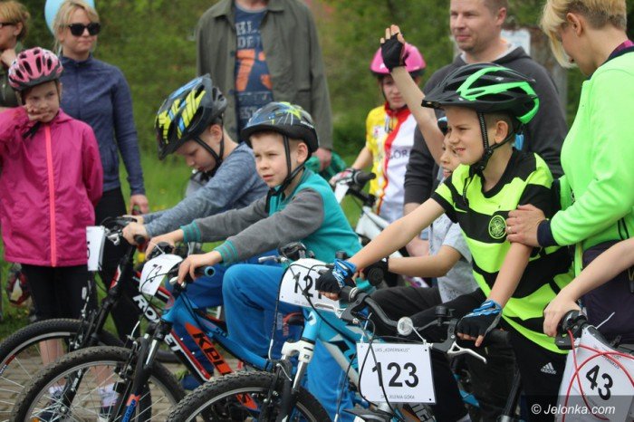 rodzinne-sciganie-na-rowerach-foto-68760