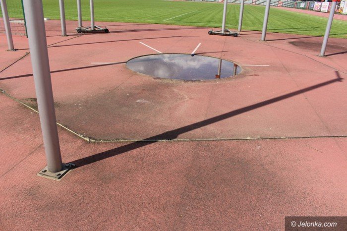 kolejny-jeleniogorski-absurd-teraz-stadion-foto-68763