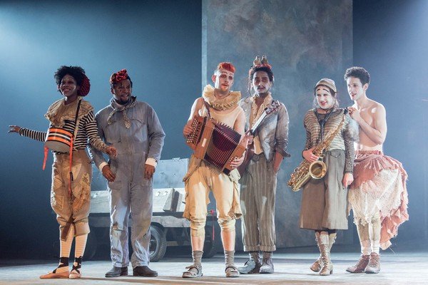 rosencrantz-i-guildenstern-nie-zyja-w-heliosie-foto-68795