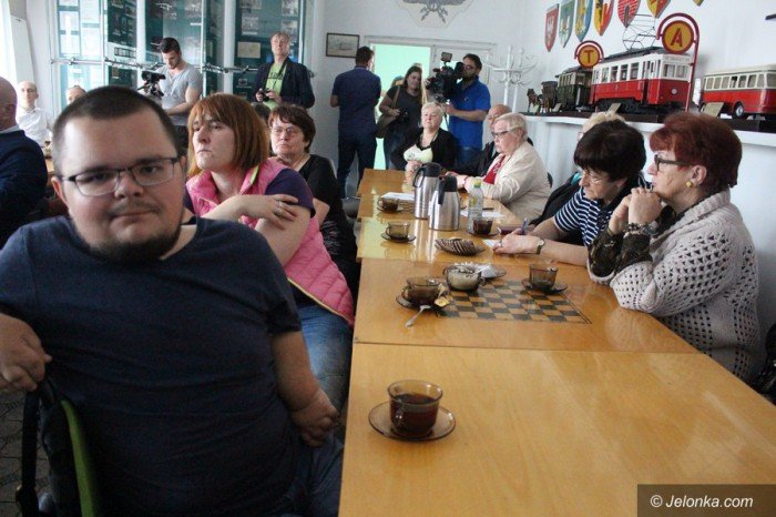 rozmawiali-o-barierach-w-komunikacji-miejskiej-foto-68826
