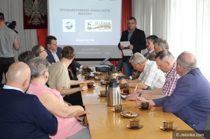 rozmawiali-o-barierach-w-komunikacji-miejskiej-foto-68826