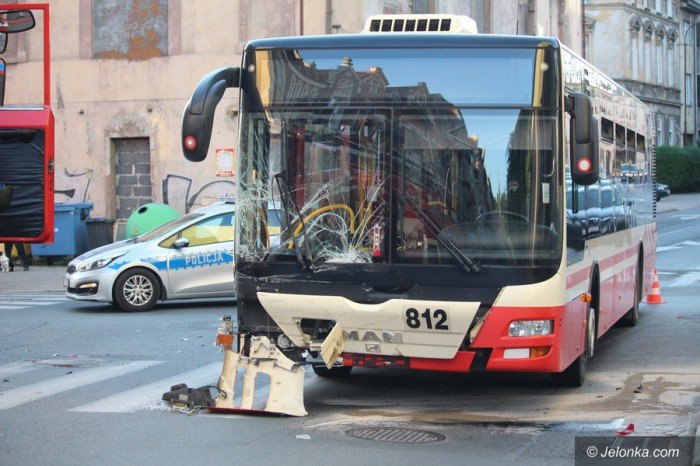 zderzenie-dacii-z-autobusem-mzk-foto-68860