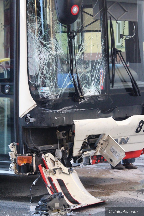 zderzenie-dacii-z-autobusem-mzk-foto-68860