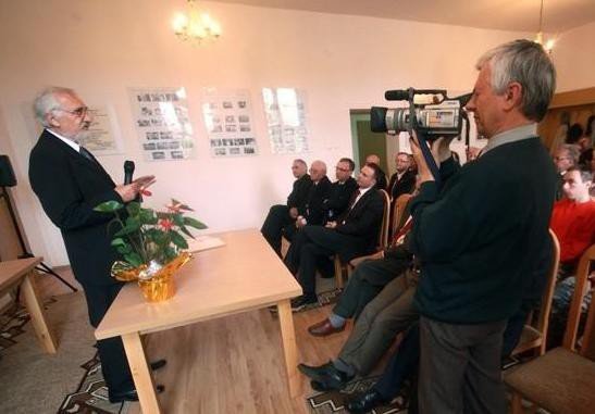 Jerzy Nalichowski przemawia w 20. rocznicę wyborów do sejmu