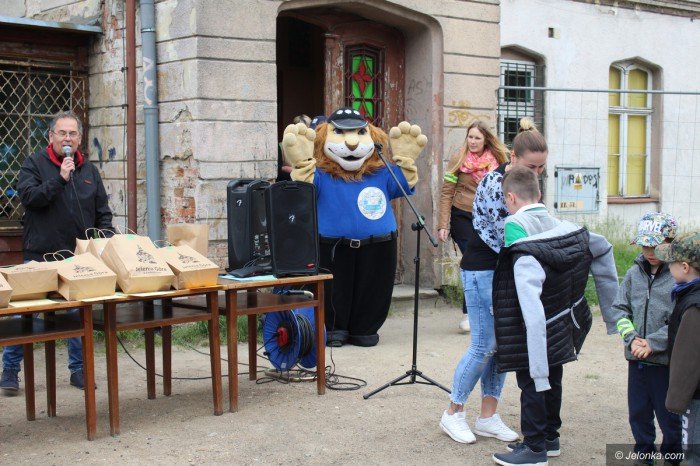 wreczenie-nagrod-i-pokaz-suzb-w-mdk-foto-68937