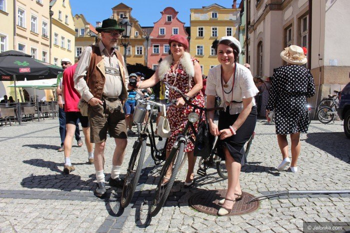 retro-zabawa-na-rowerach-foto-69013