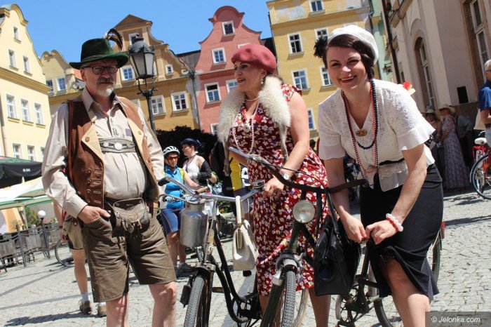 retro-zabawa-na-rowerach-foto-69013