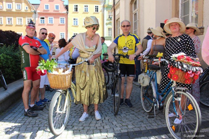 retro-zabawa-na-rowerach-foto-69013