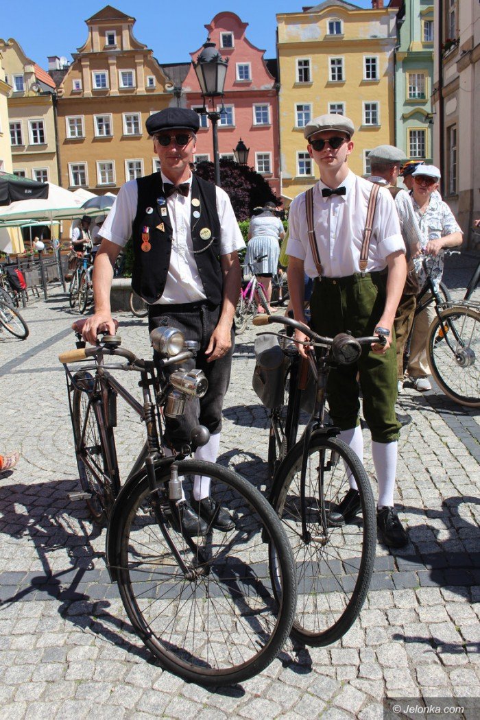 retro-zabawa-na-rowerach-foto-69013