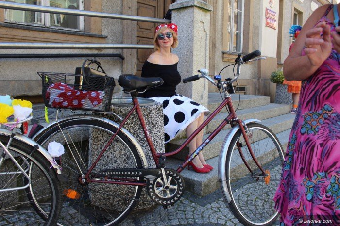 retro-zabawa-na-rowerach-foto-69013