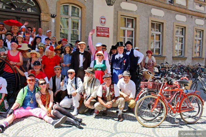 retro-zabawa-na-rowerach-foto-69013