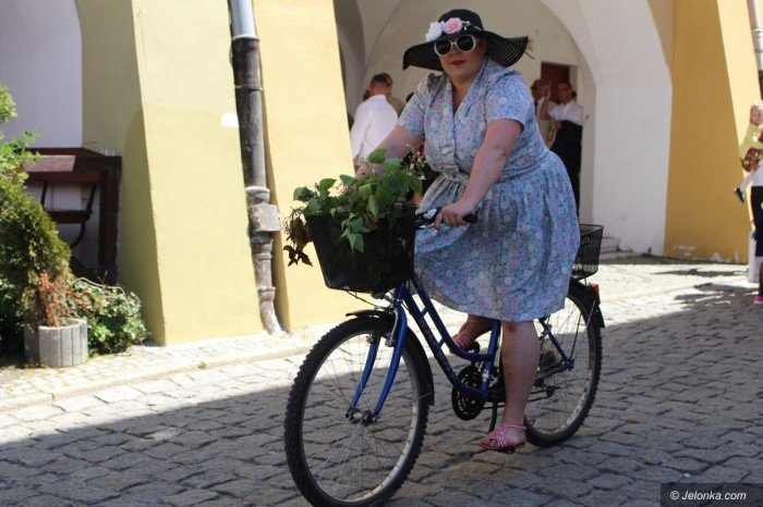 retro-zabawa-na-rowerach-foto-69013
