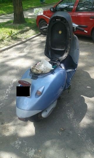 ukrad-motorower-i-jecha-w-kasku-z-doniczki-foto-69022