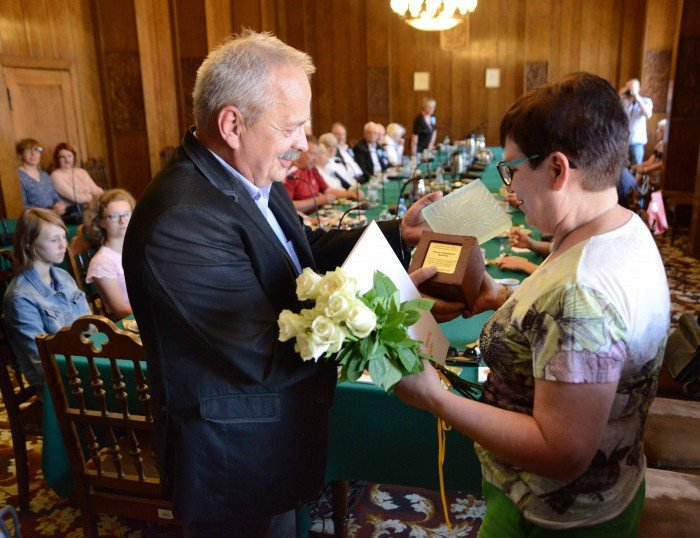 dzieki-nim-osierocone-dzieci-miay-kochajaca-rodzine-foto-69038