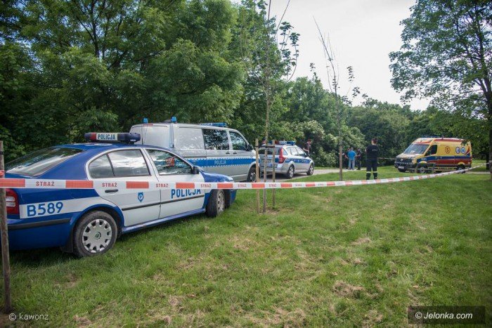 znaleziono-ciao-mezczyzny-w-parku-foto-69246