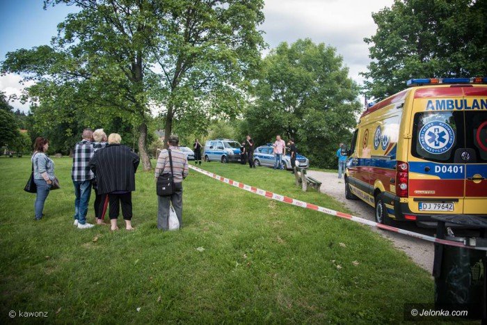 znaleziono-ciao-mezczyzny-w-parku-foto-69246