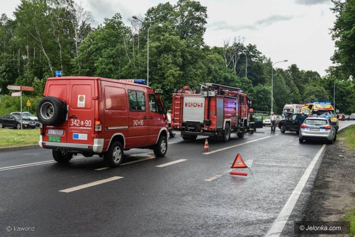 zderzenie-dwoch-aut-na-ulicy-sudeckiej-foto-69275