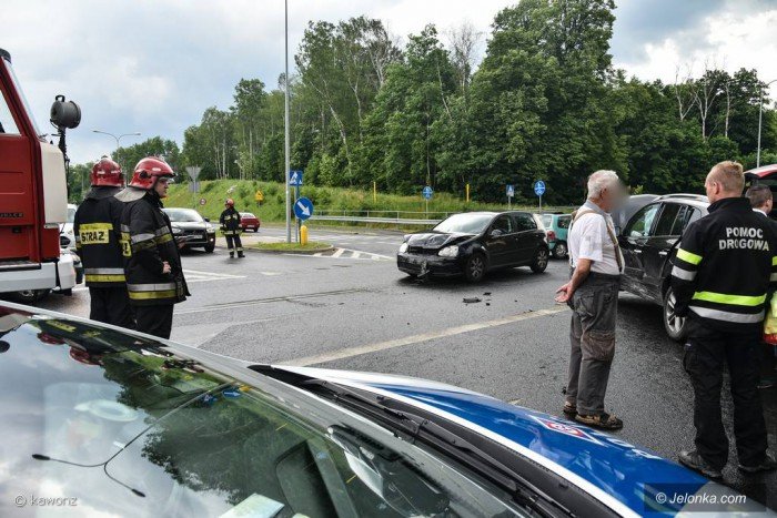 zderzenie-dwoch-aut-na-ulicy-sudeckiej-foto-69275