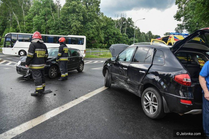 zderzenie-dwoch-aut-na-ulicy-sudeckiej-foto-69275