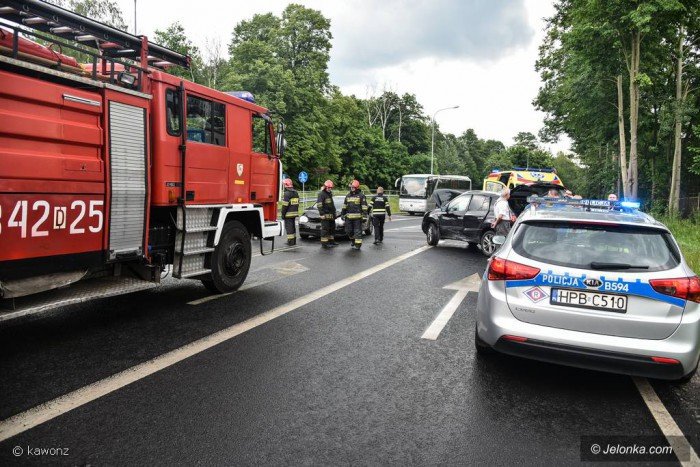 zderzenie-dwoch-aut-na-ulicy-sudeckiej-foto-69275