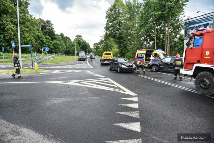 zderzenie-dwoch-aut-na-ulicy-sudeckiej-foto-69275