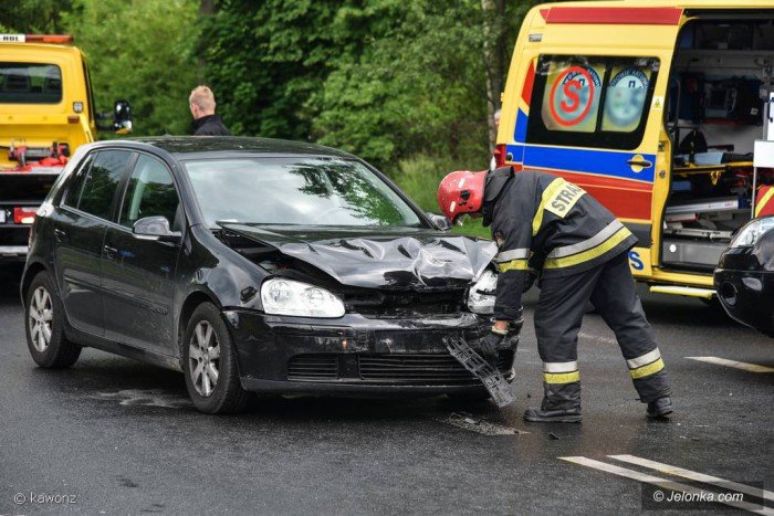 zderzenie-dwoch-aut-na-ulicy-sudeckiej-foto-69275