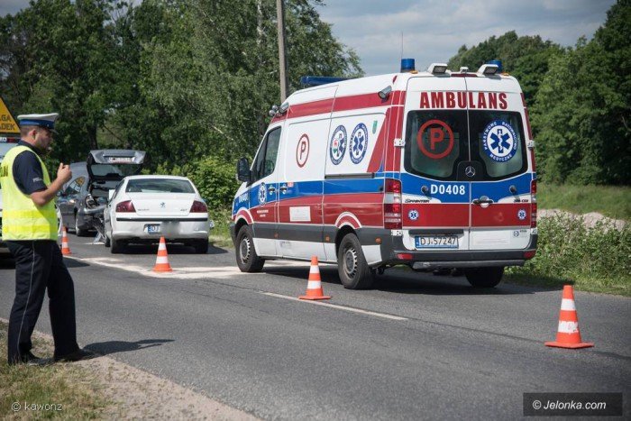 zderzenie-trzech-aut-na-drodze-do-karpacza-foto-69328