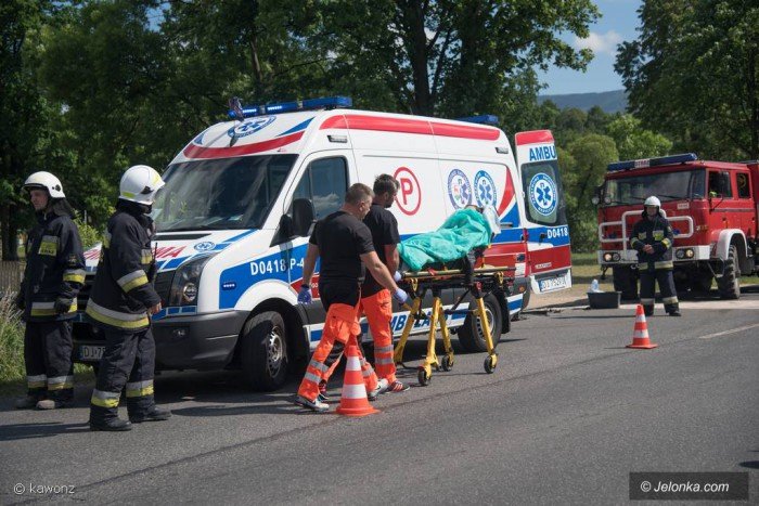 zderzenie-trzech-aut-na-drodze-do-karpacza-foto-69328